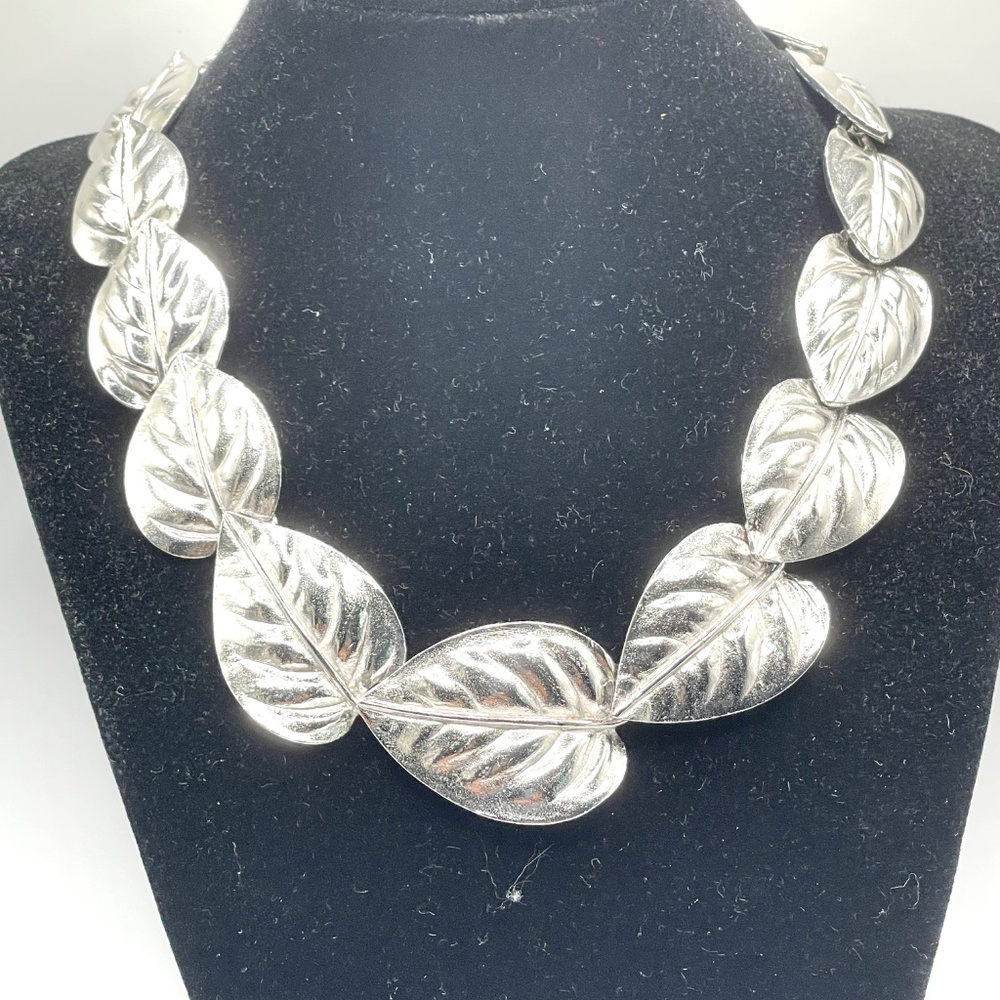 Trifari Vintage Embossed Leaf Link Choker Necklace Rare